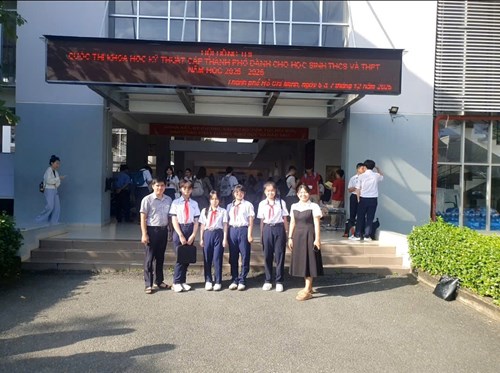 Học sinh trường THCS Hùng Vương tham gia hội thi Khoa học Kỹ Thuật cấp Thành phố năm học 2025 - 2026